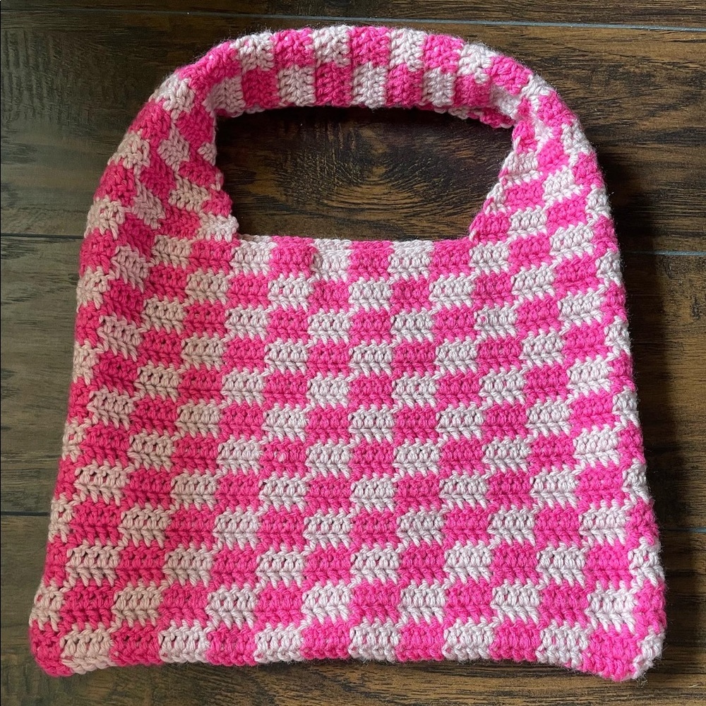Crochet checkered tote